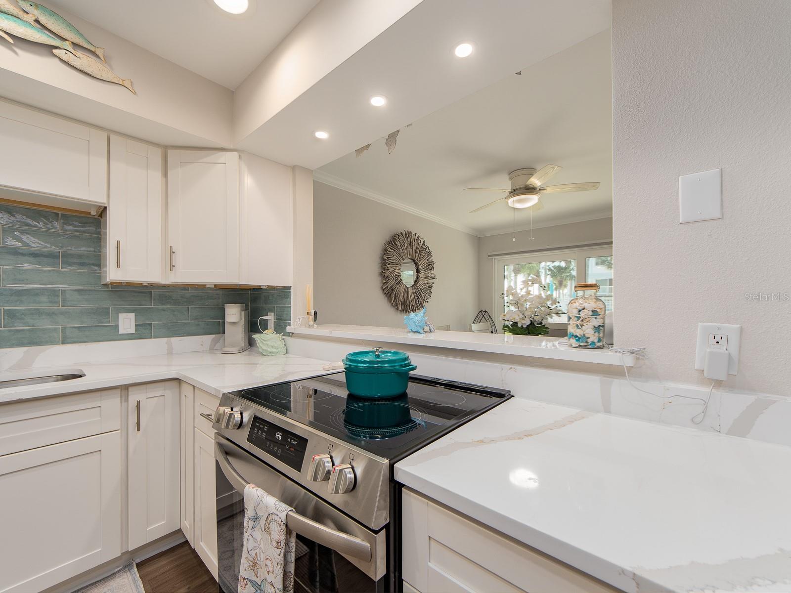 Image 12 of 51 For 1401 Gulf Boulevard 117