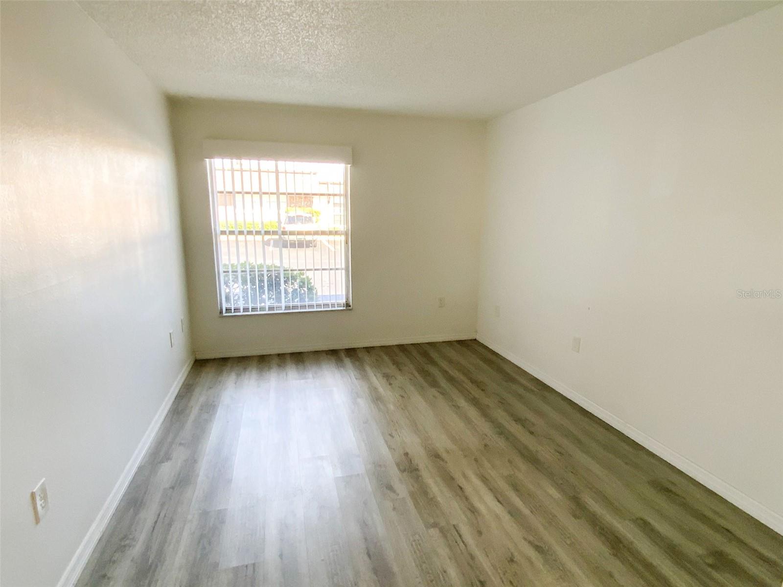 Image 11 of 25 For 6036 Chesham Drive 5