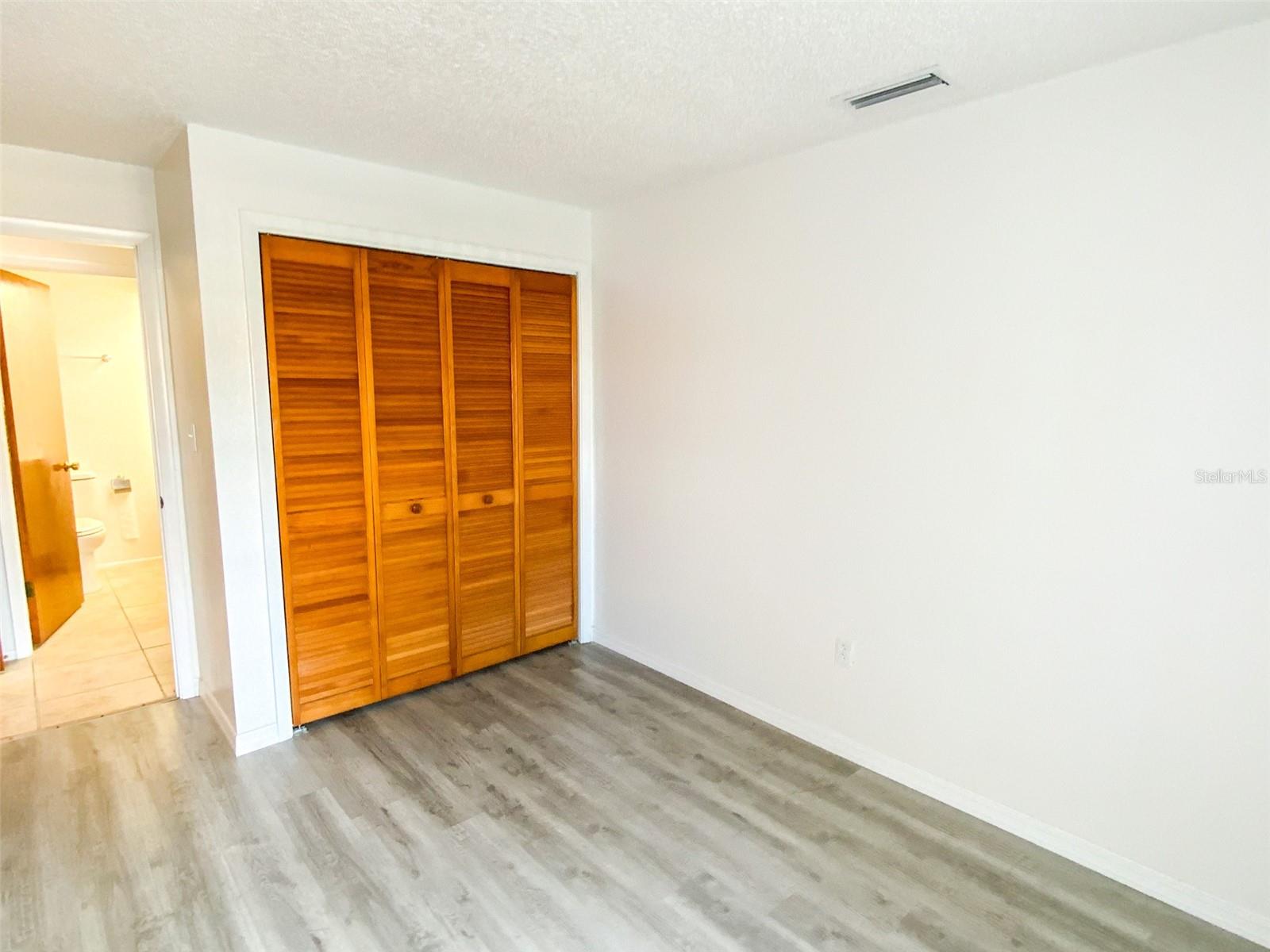 Image 12 of 25 For 6036 Chesham Drive 5