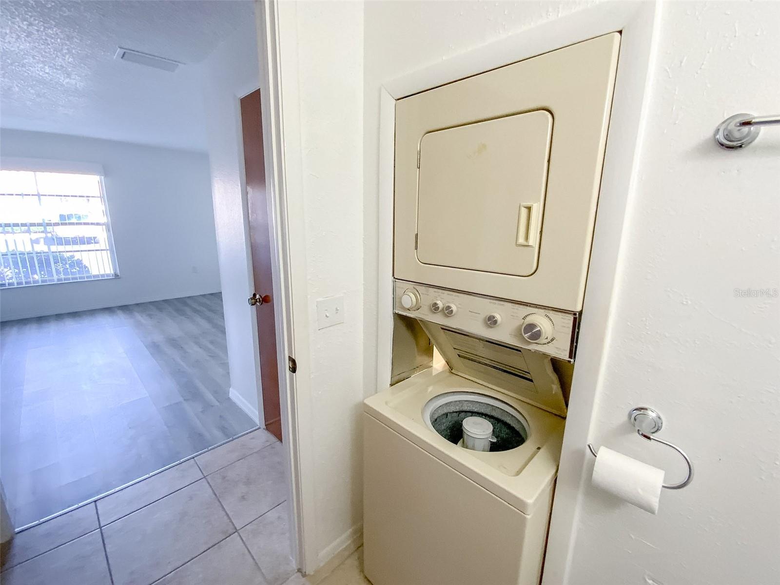 Image 18 of 25 For 6036 Chesham Drive 5