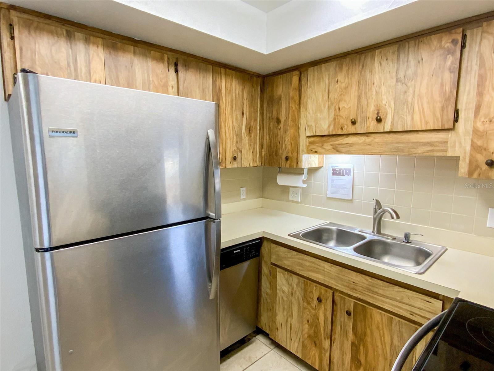 Image 3 of 25 For 6036 Chesham Drive 5