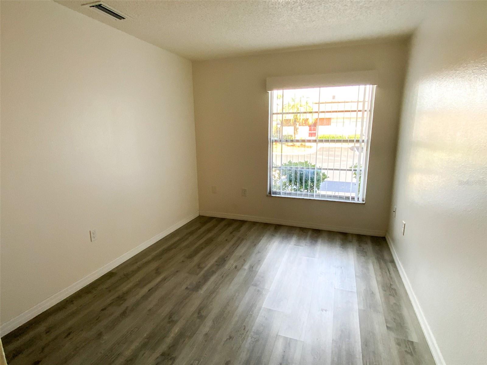 Image 9 of 25 For 6036 Chesham Drive 5