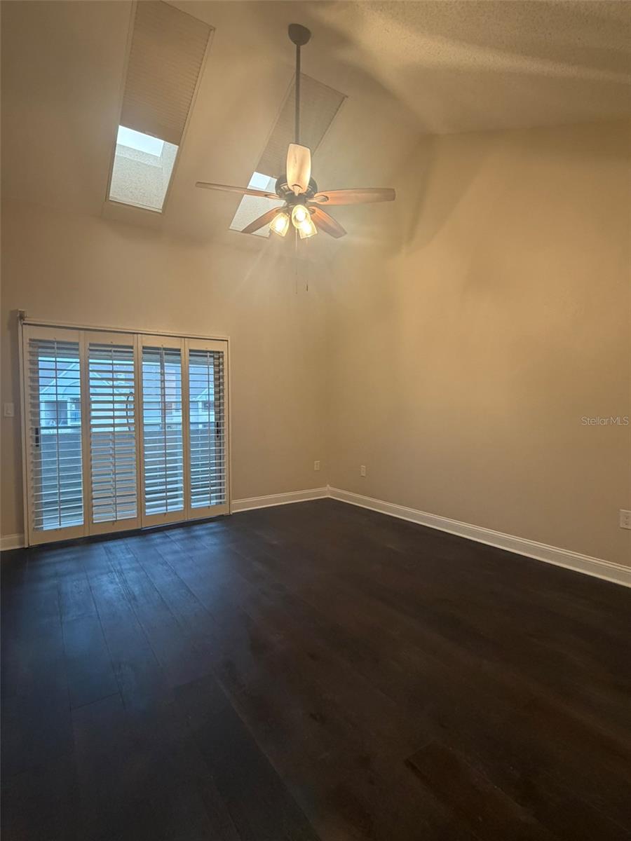 Image 8 of 35 For 5567 Sea Forest Drive 324