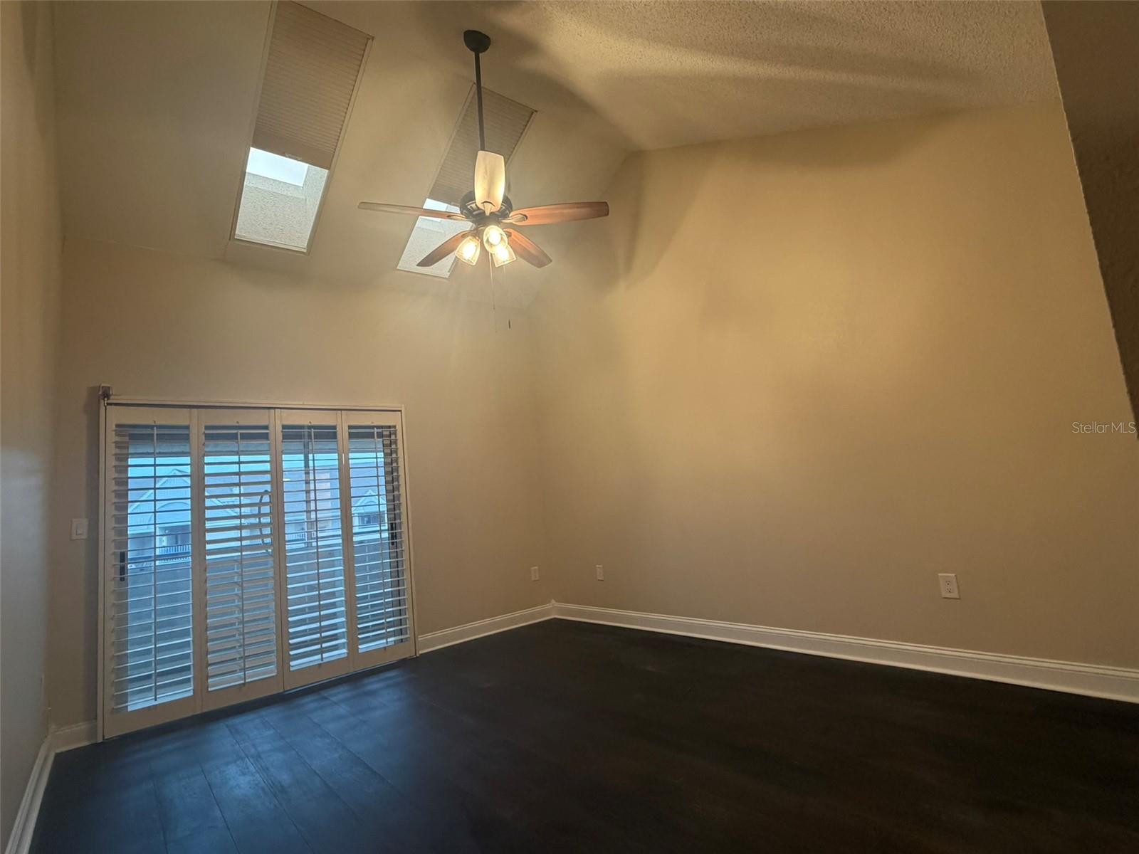 Image 9 of 35 For 5567 Sea Forest Drive 324