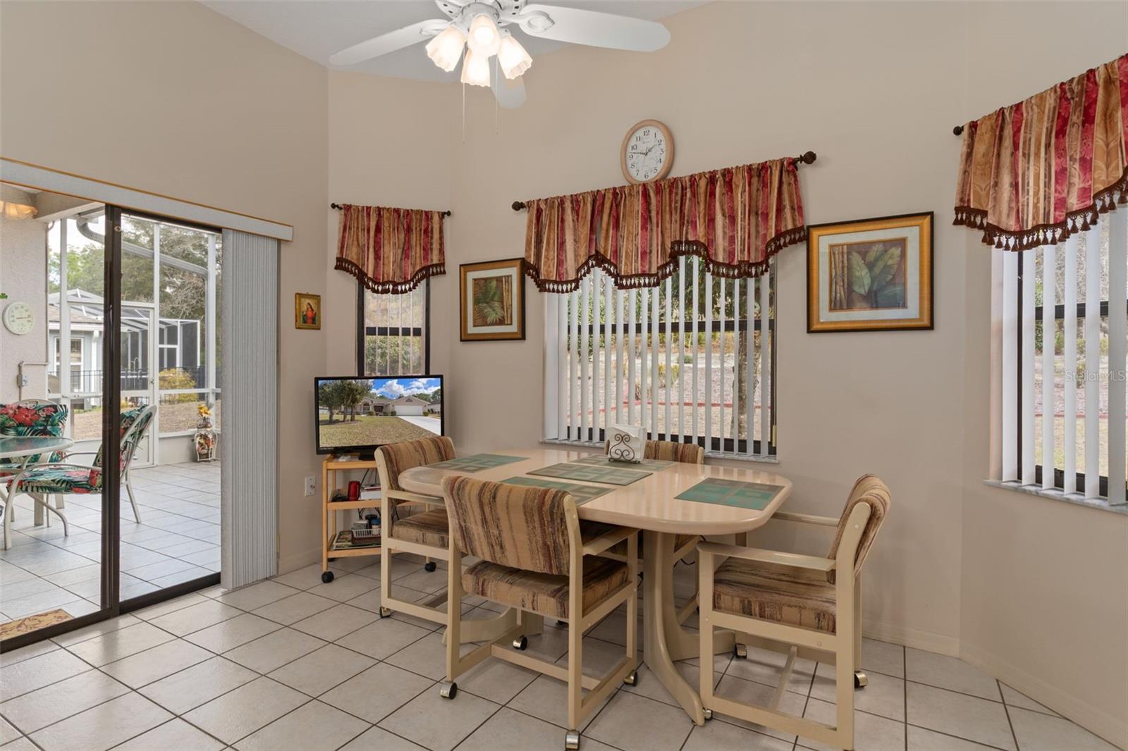 Image 19 of 61 For 122 Corkwood Boulevard