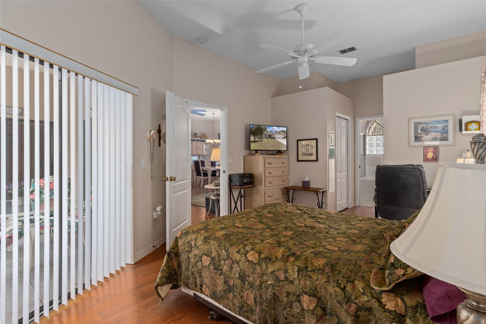 Image 21 of 61 For 122 Corkwood Boulevard