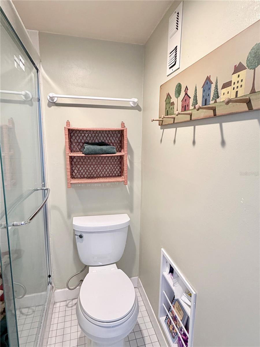 Image 19 of 39 For 300 Woodette Drive 504b