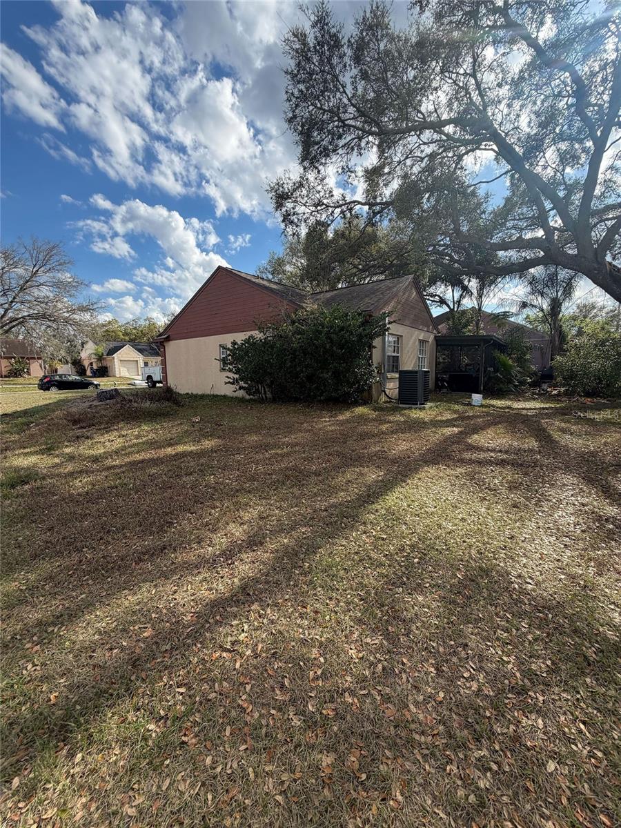 Image 4 of 24 For 1634 Crossridge Drive