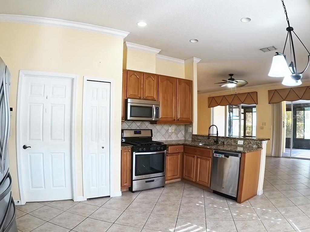 Image 16 of 40 For 100 Flame Vine Way