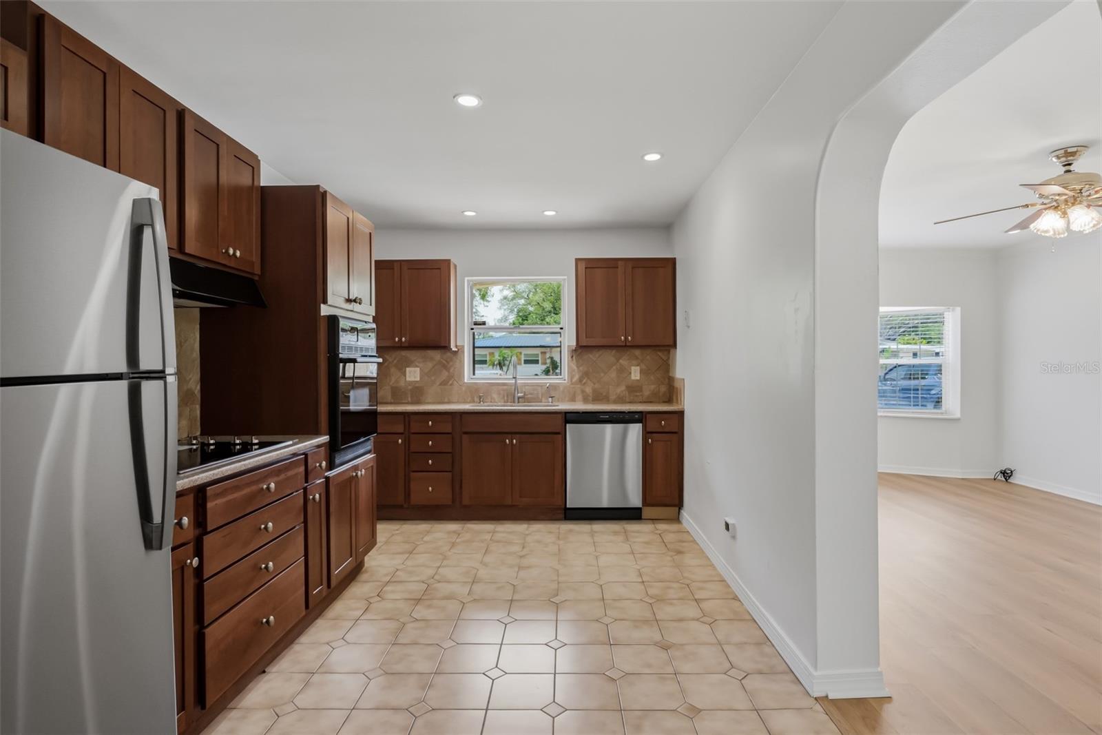 Image 4 of 49 For 4711 Beaumont Street