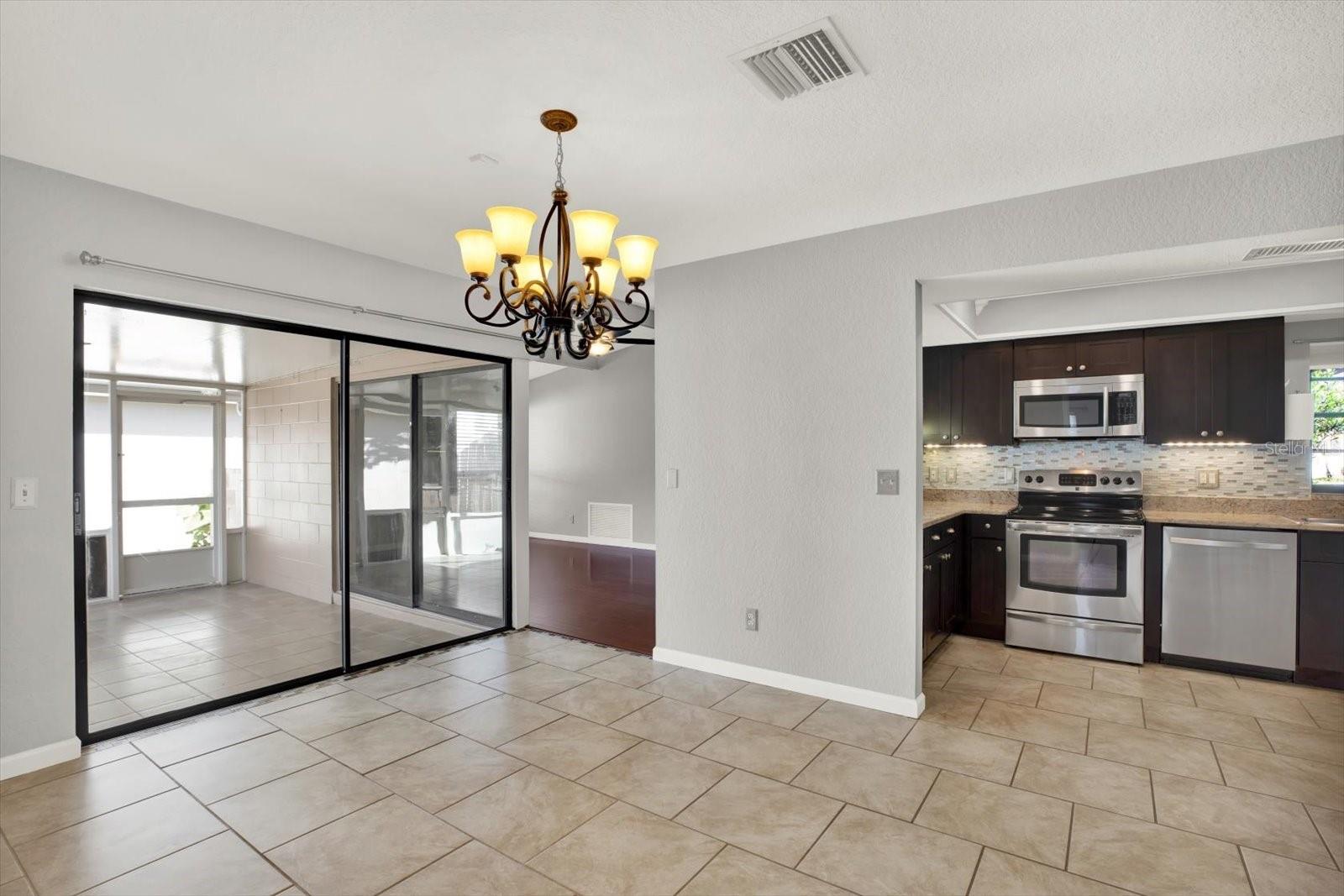 Image 5 of 39 For 10320 Fernbrook Lane