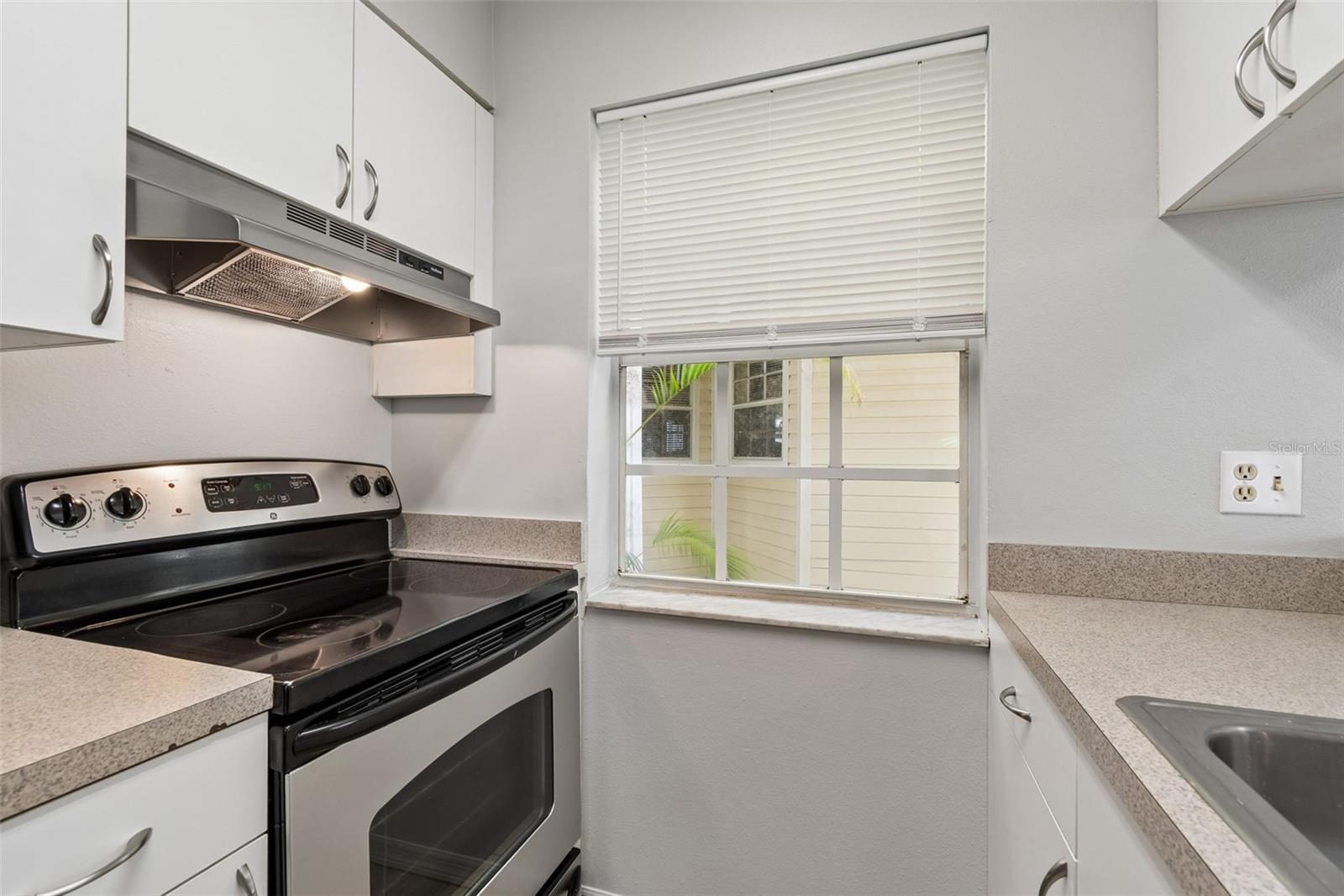 Image 12 of 38 For 6915 Stones Throw Circle N 3106