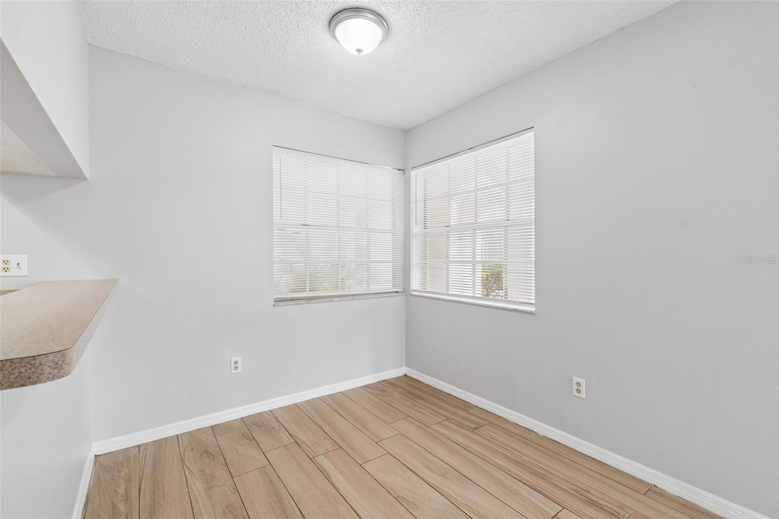 Image 8 of 38 For 6915 Stones Throw Circle N 3106