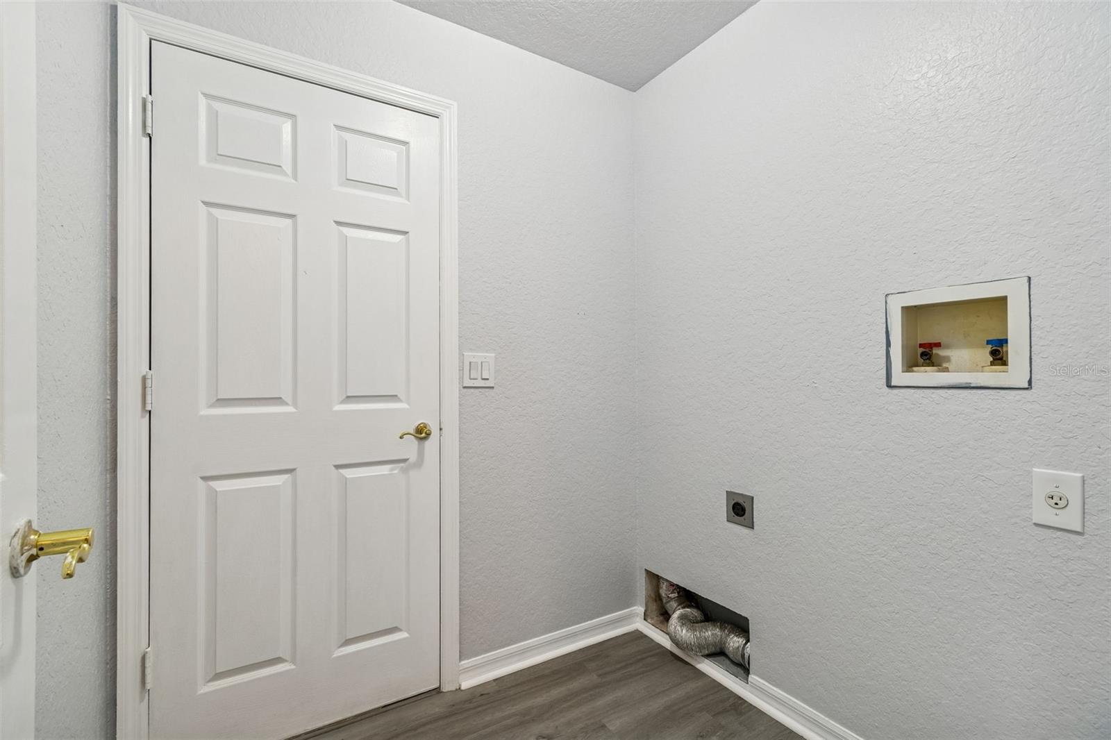 Image 19 of 24 For 2255 Ancho Avenue