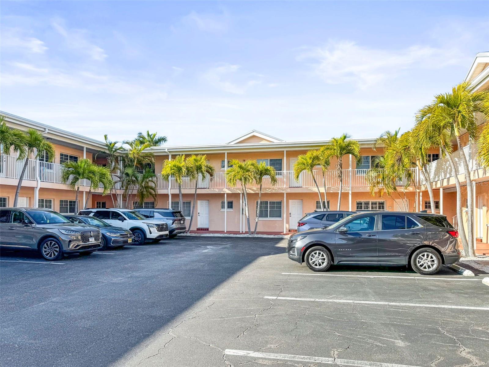 Image 26 of 34 For 19417 Gulf Boulevard A-104