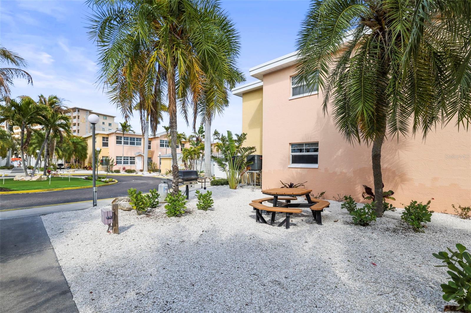 Image 27 of 34 For 19417 Gulf Boulevard A-104