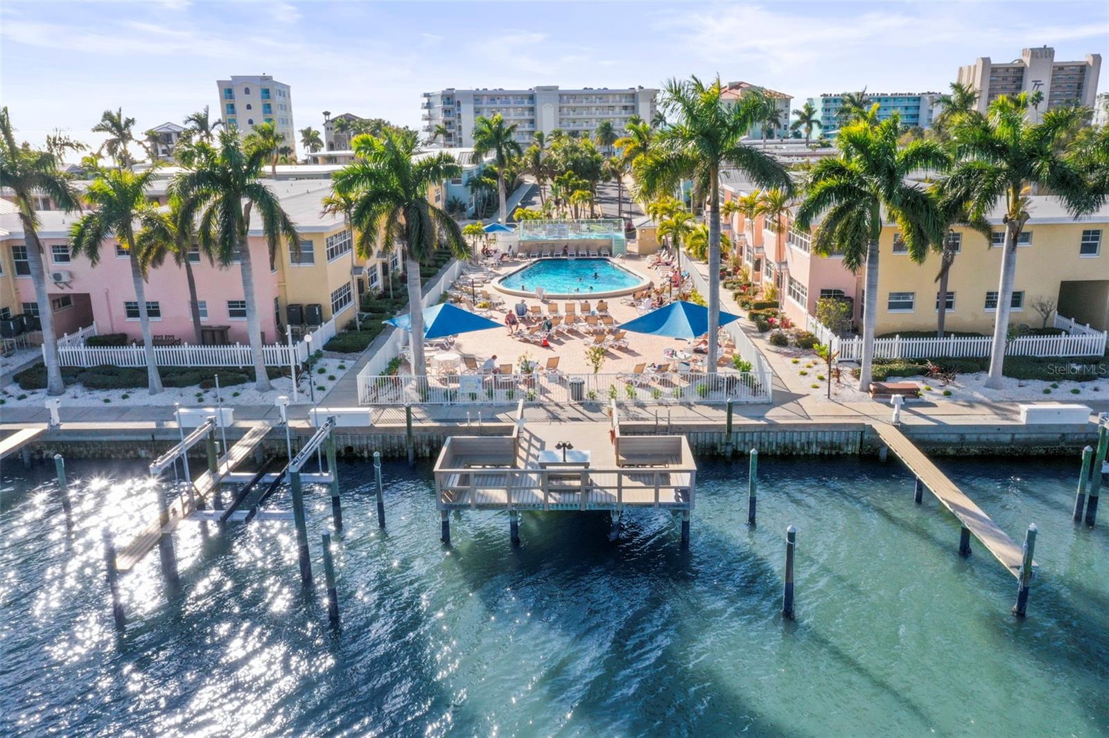 Image 4 of 34 For 19417 Gulf Boulevard A-104