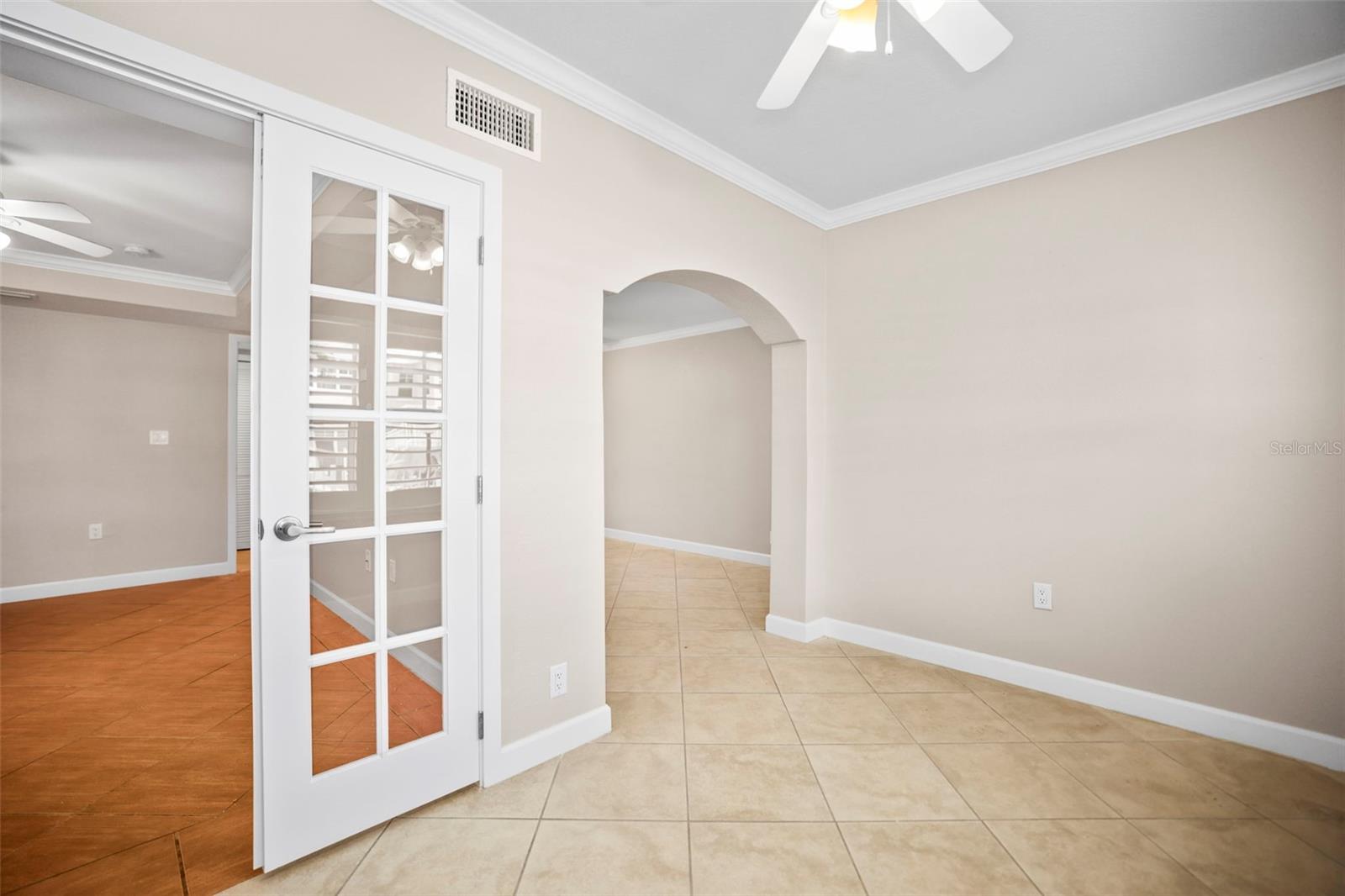 Image 9 of 34 For 19417 Gulf Boulevard A-104