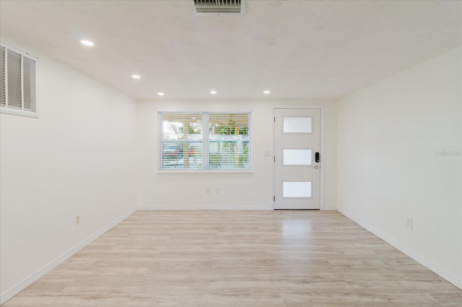 Image 10 of 52 For 2704 Lawn Place