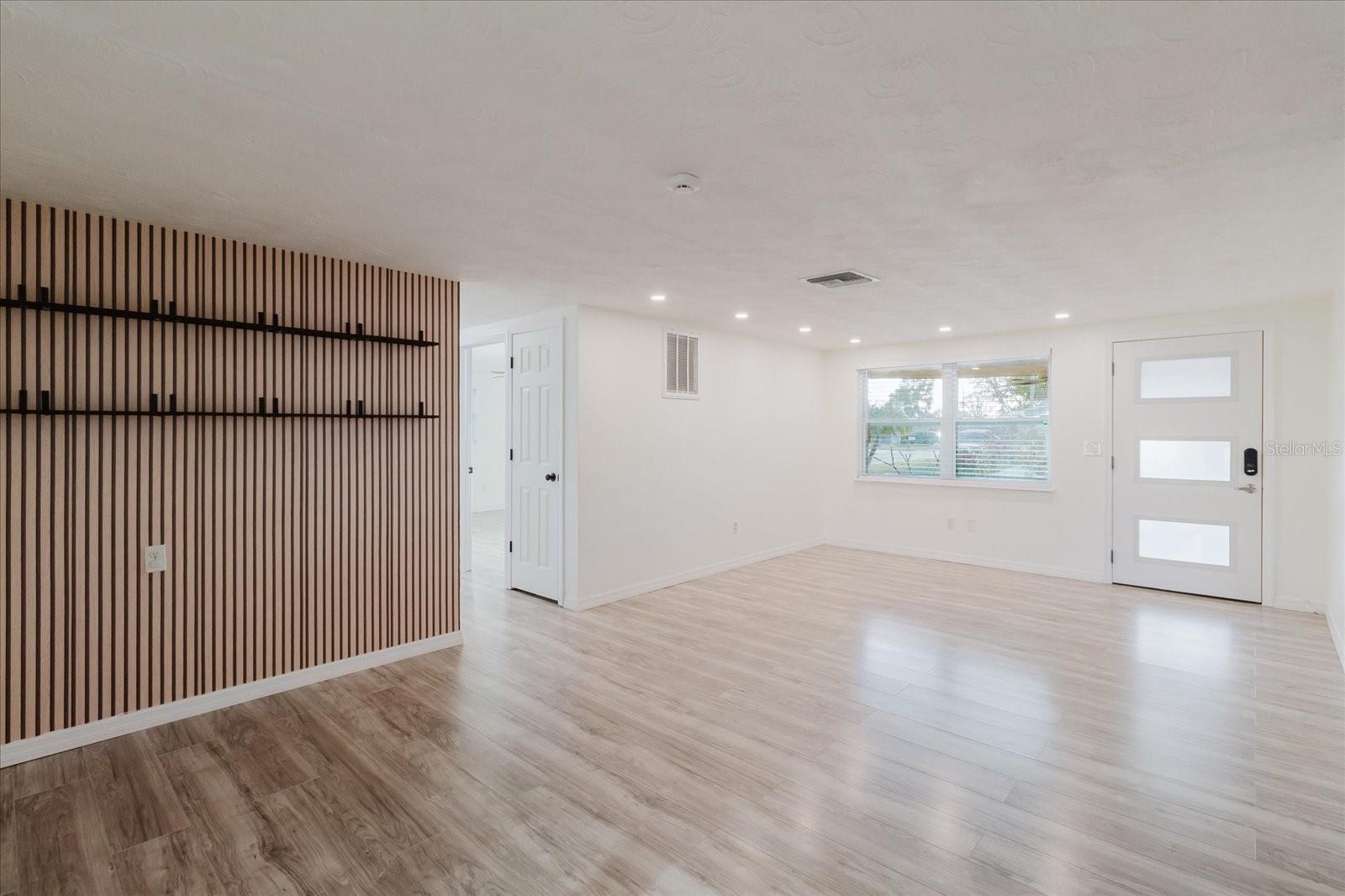 Image 11 of 52 For 2704 Lawn Place