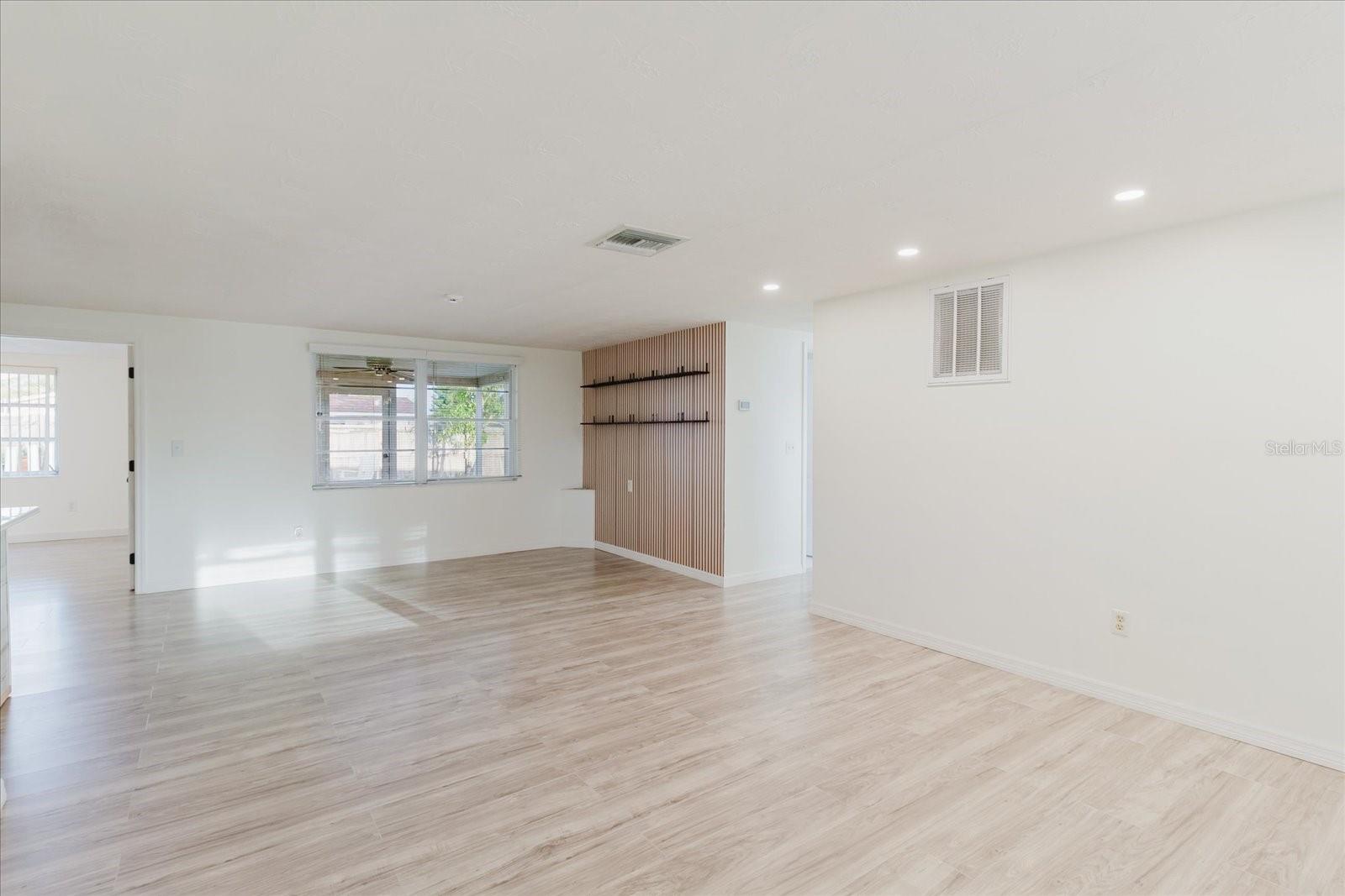 Image 12 of 52 For 2704 Lawn Place