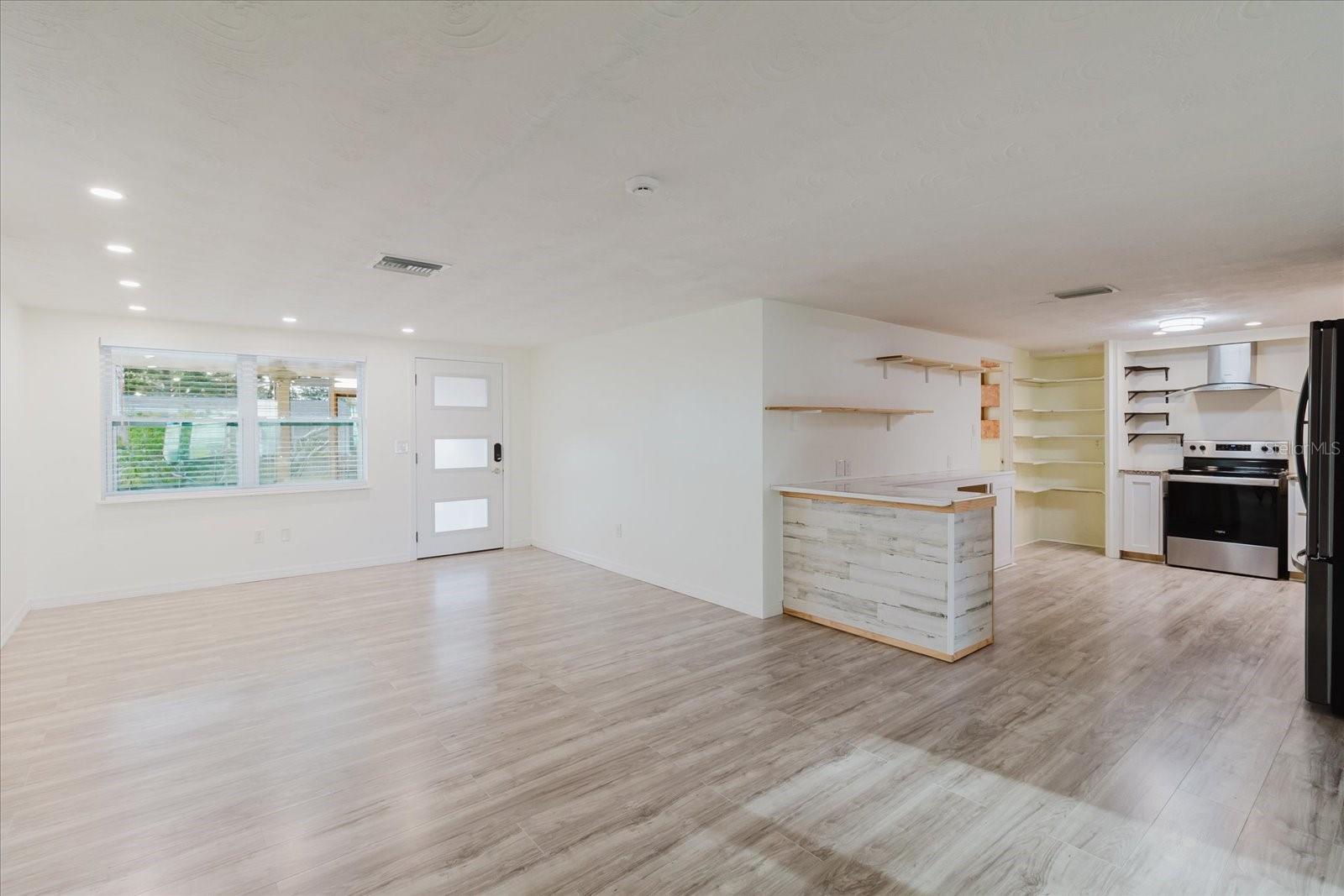 Image 14 of 52 For 2704 Lawn Place