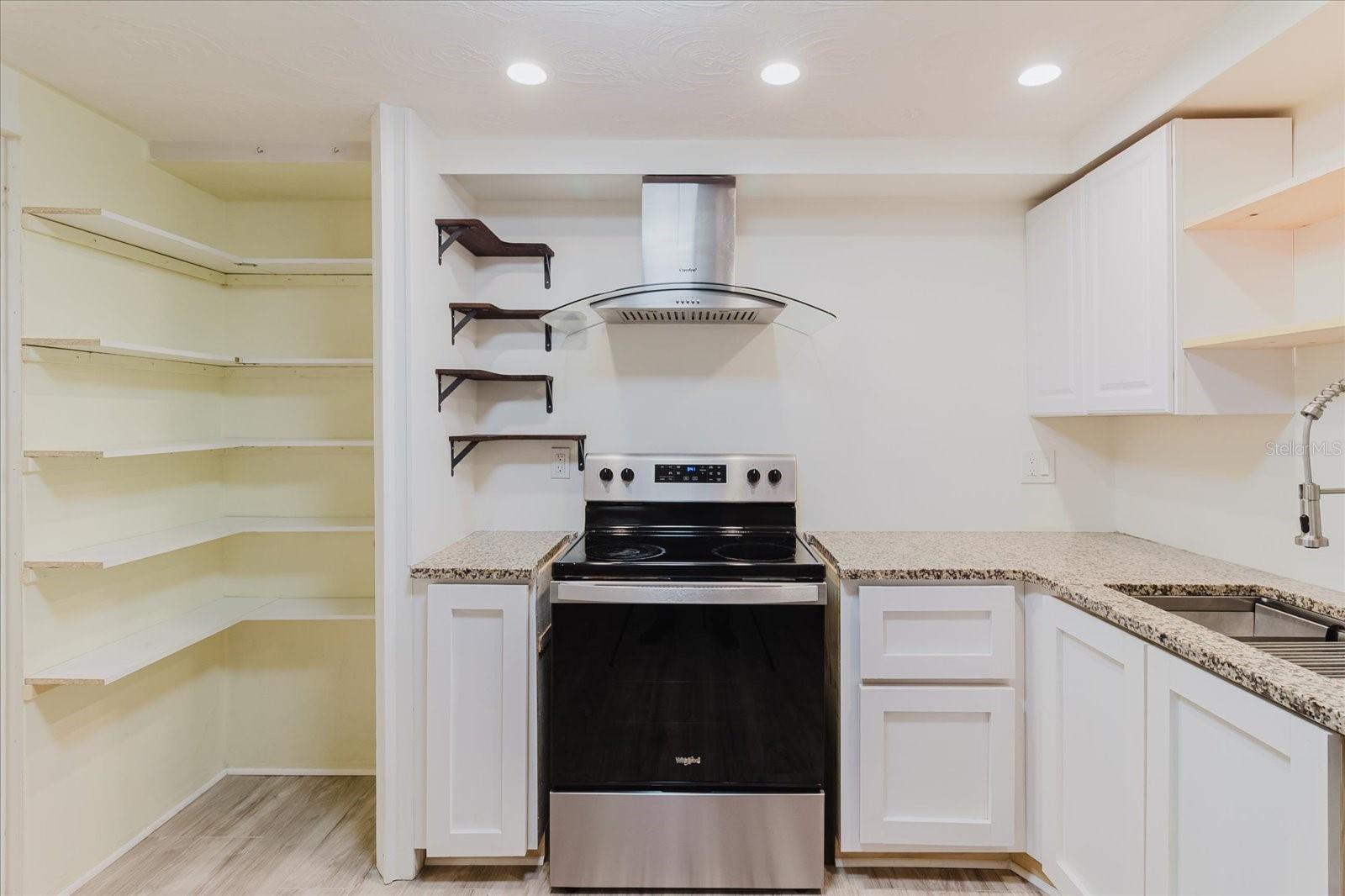 Image 20 of 52 For 2704 Lawn Place