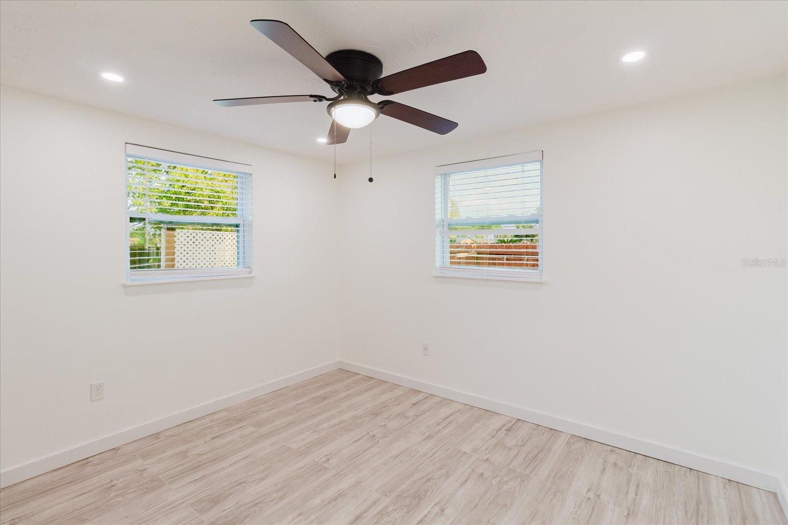 Image 27 of 52 For 2704 Lawn Place