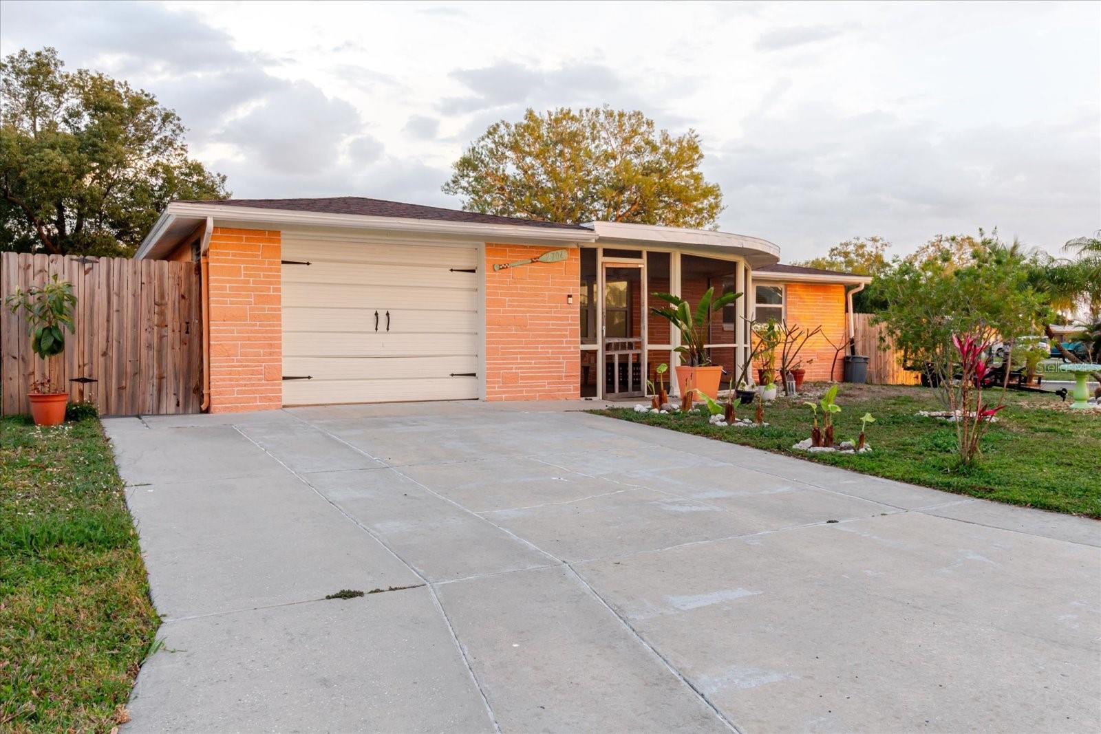 Image 3 of 52 For 2704 Lawn Place