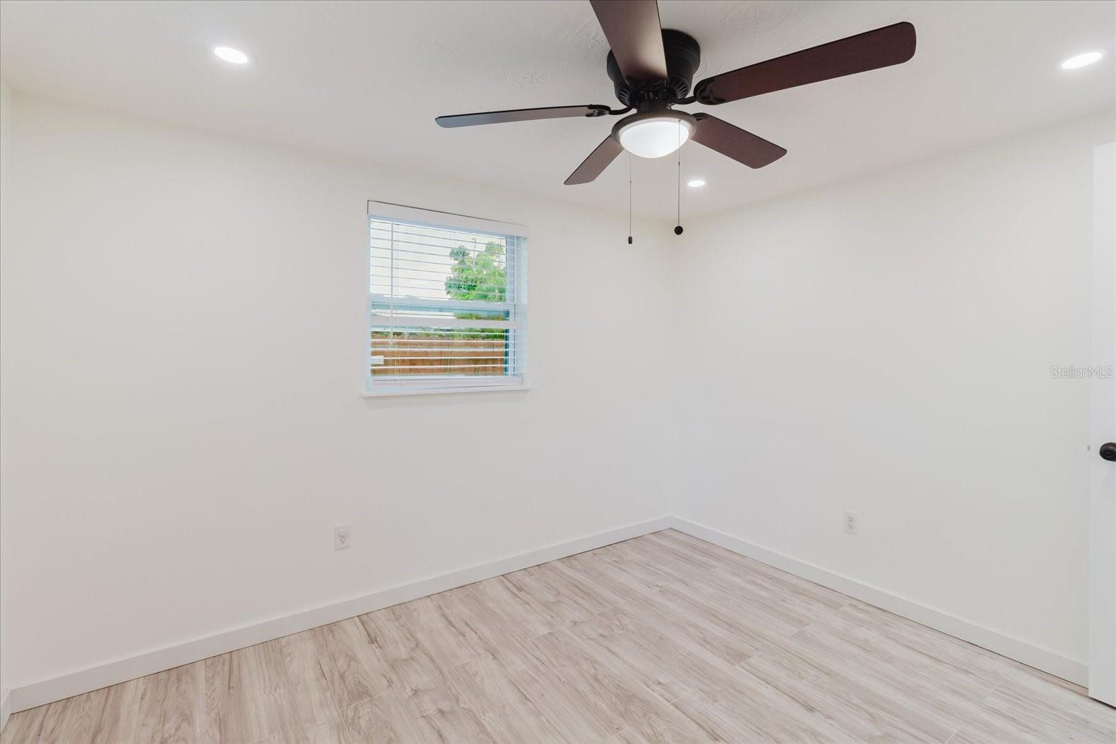 Image 30 of 52 For 2704 Lawn Place