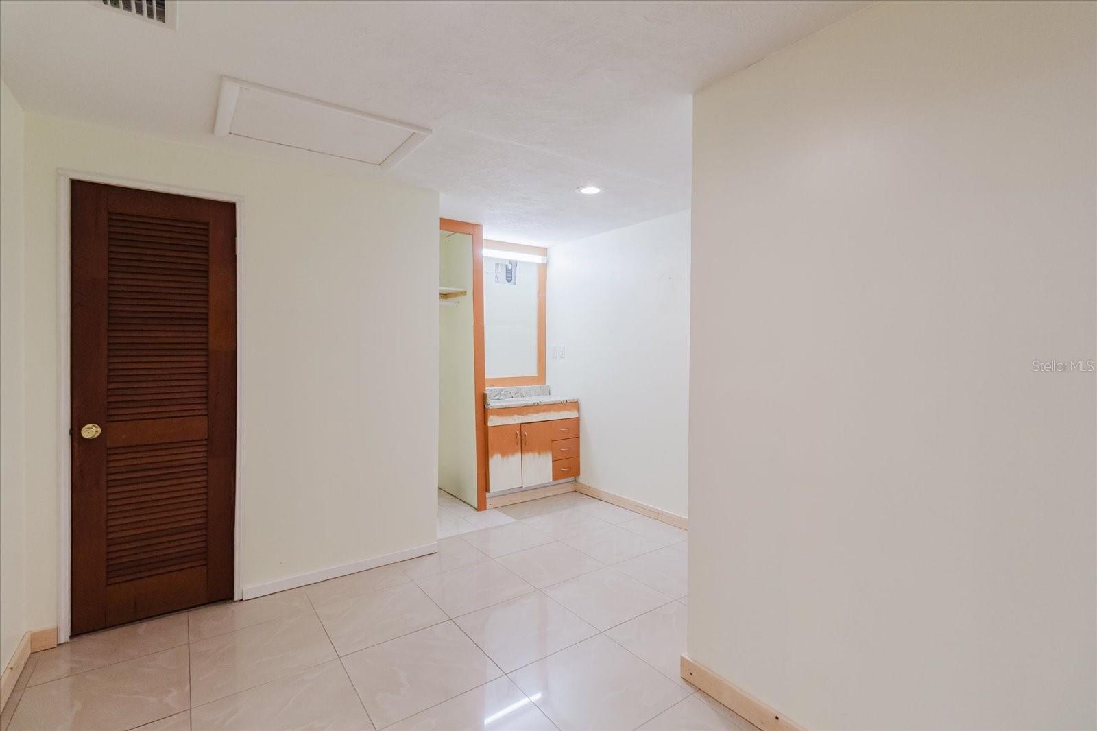 Image 35 of 52 For 2704 Lawn Place