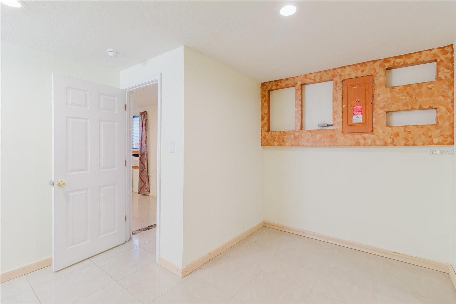 Image 36 of 52 For 2704 Lawn Place