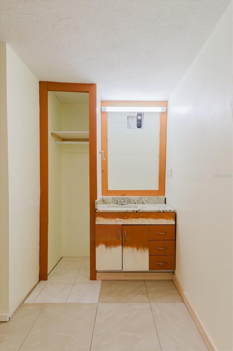 Image 38 of 52 For 2704 Lawn Place