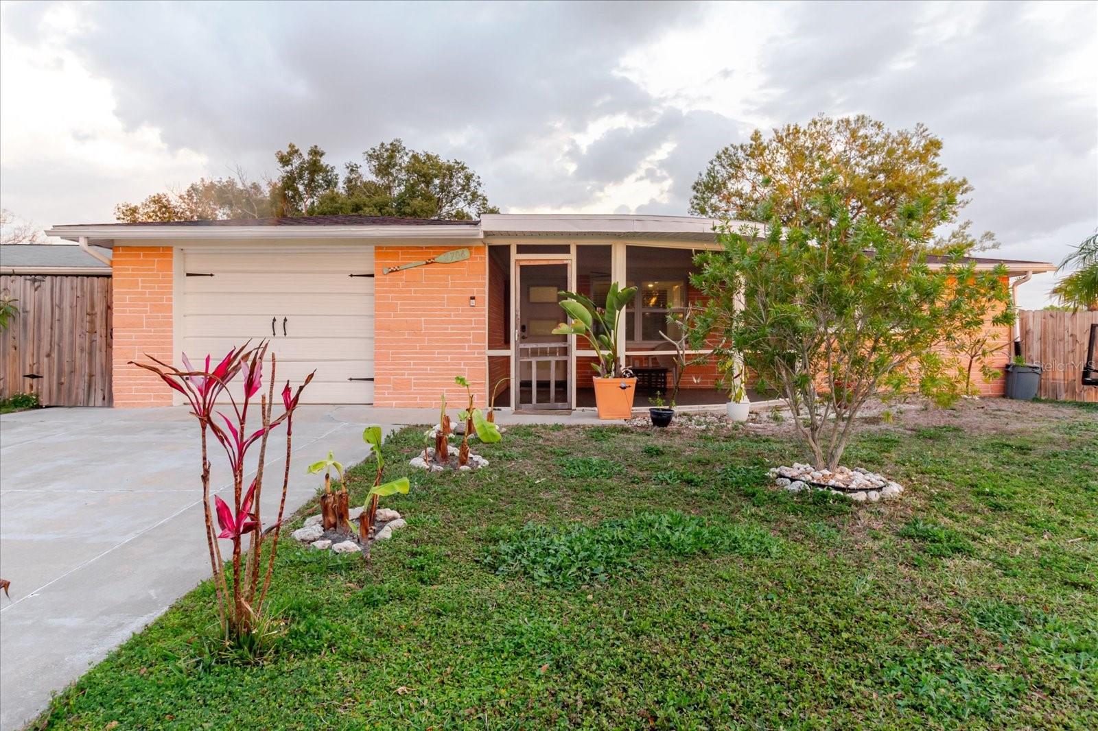 Image 4 of 52 For 2704 Lawn Place