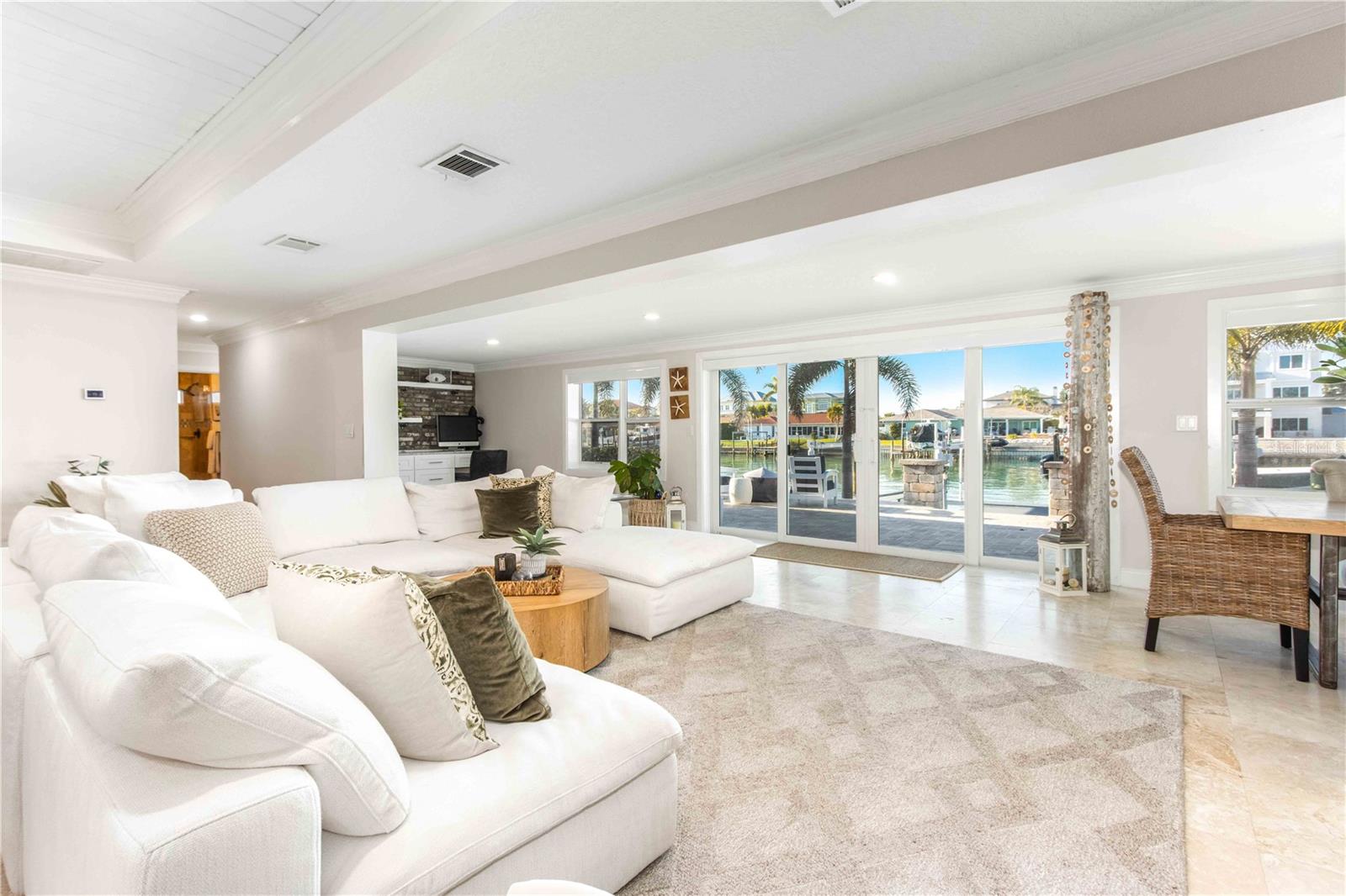 Image 17 of 80 For 430 Palm Island Se