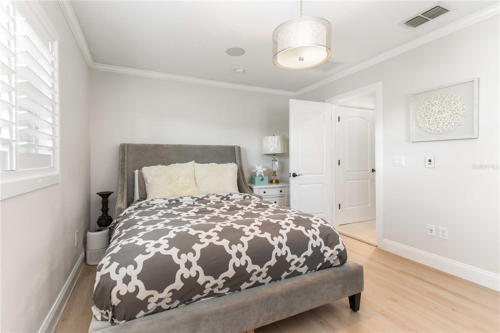 Image 23 of 80 For 430 Palm Island Se