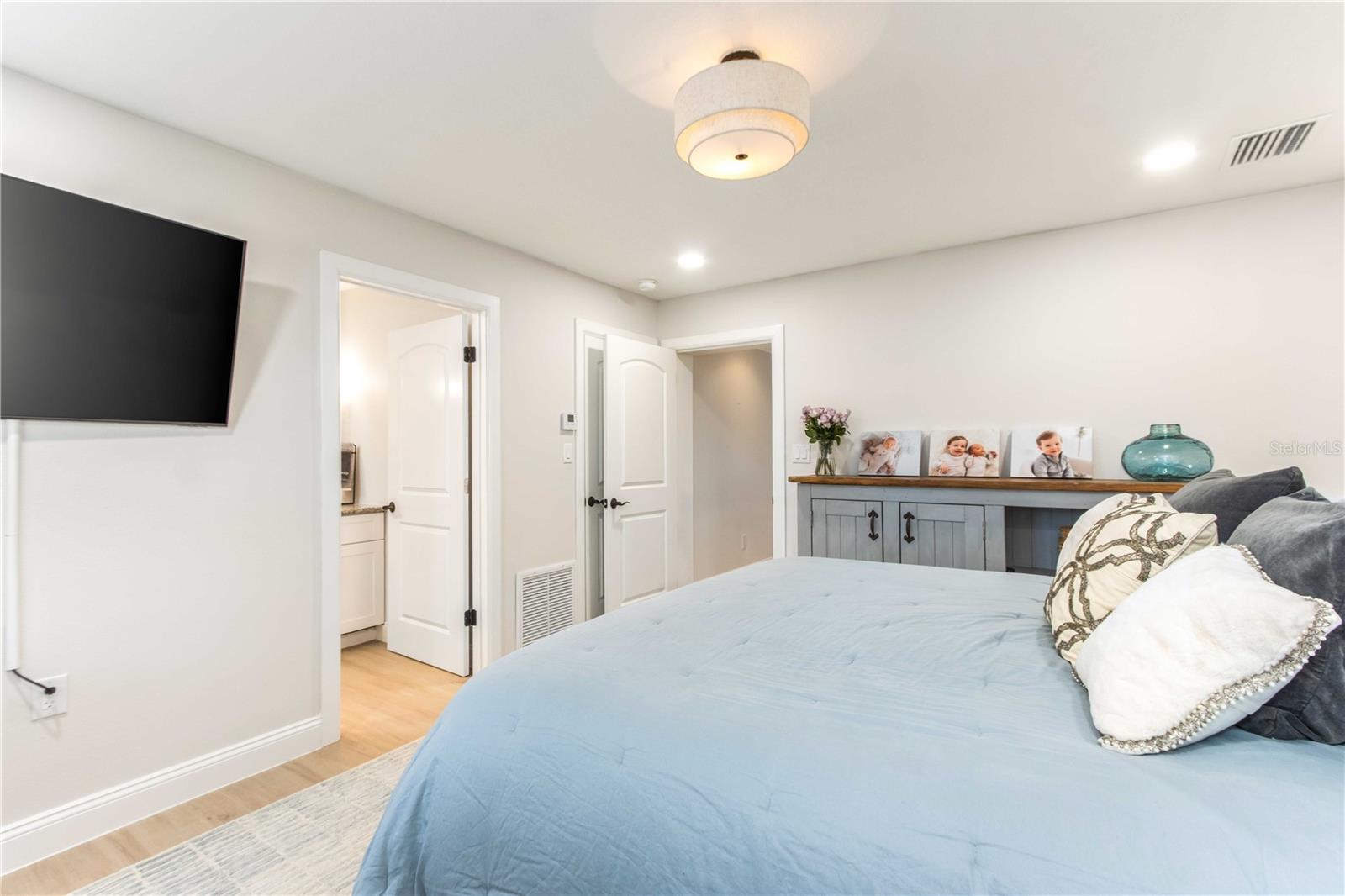 Image 28 of 80 For 430 Palm Island Se