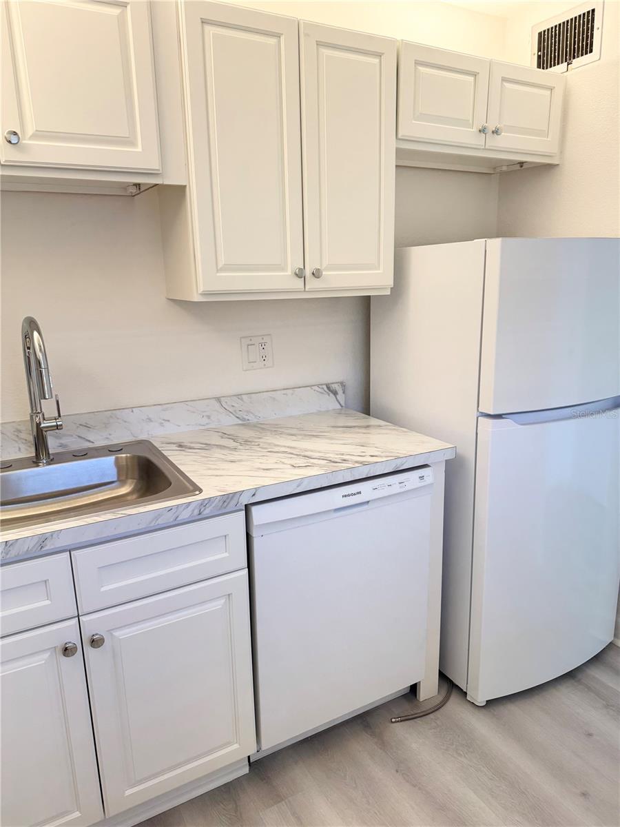 Image 16 of 28 For 7425 Bay Island Drive S 103