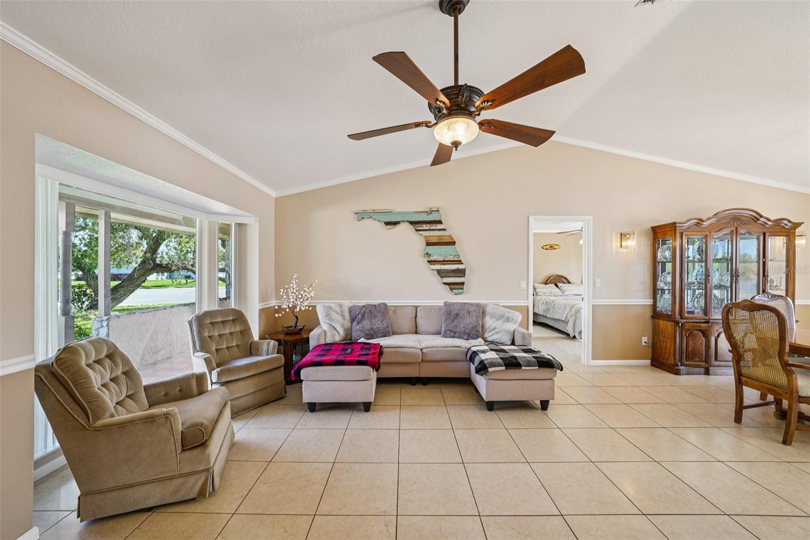 Image 12 of 76 For 10660 41st Court N