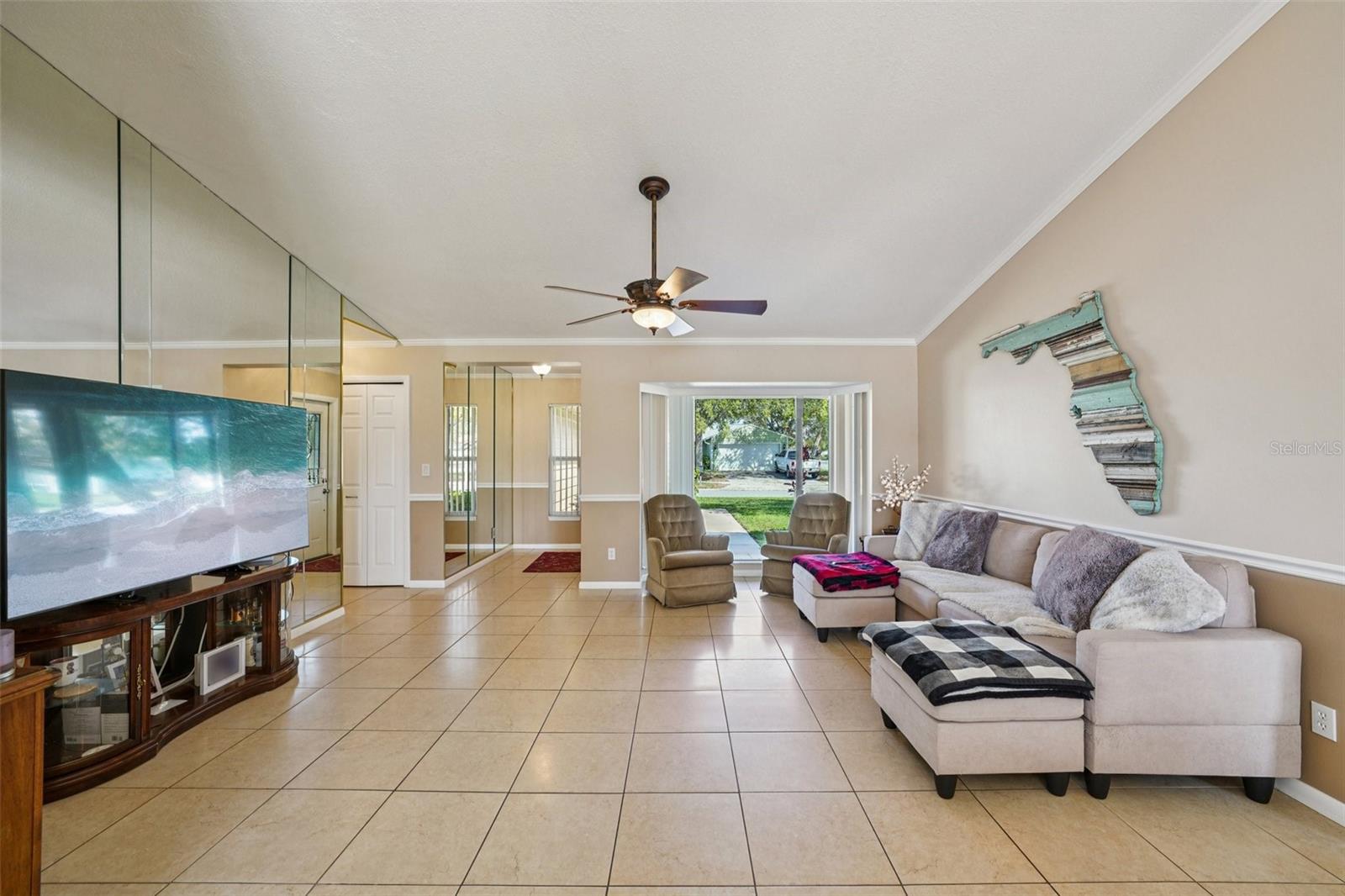 Image 16 of 76 For 10660 41st Court N