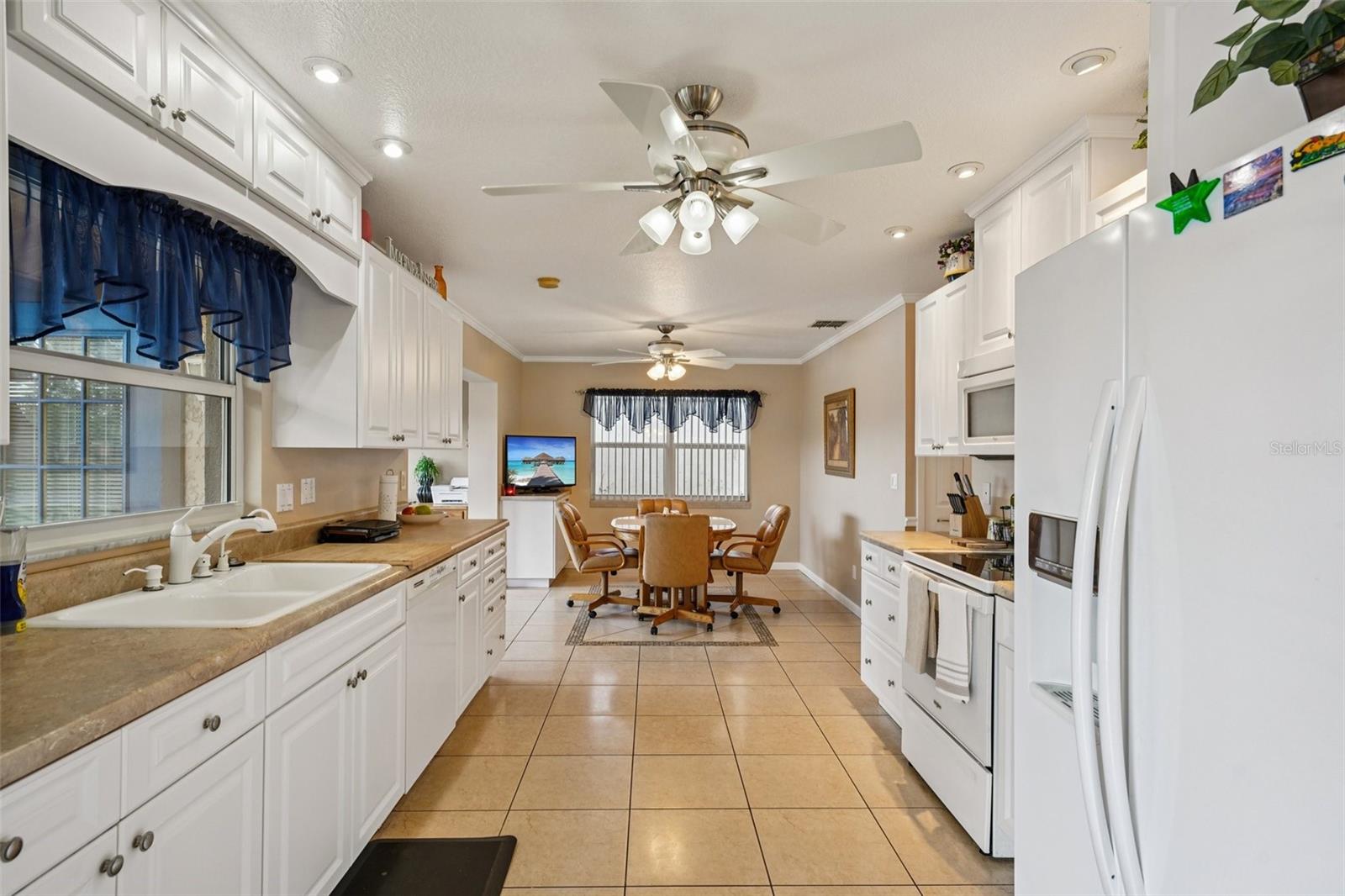 Image 24 of 76 For 10660 41st Court N