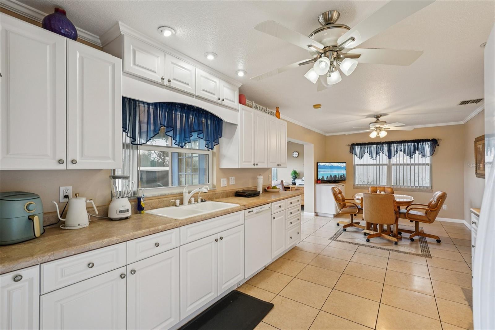 Image 25 of 76 For 10660 41st Court N