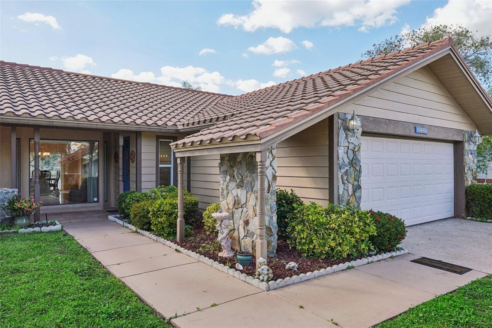 Image 4 of 76 For 10660 41st Court N