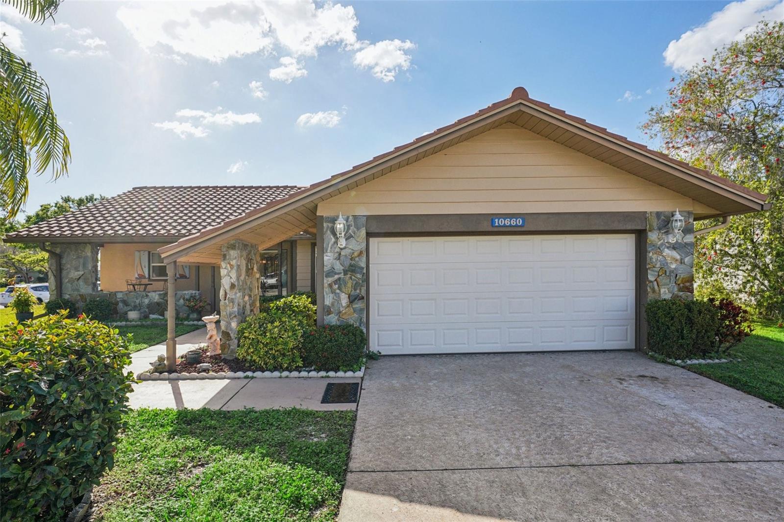 Image 6 of 76 For 10660 41st Court N