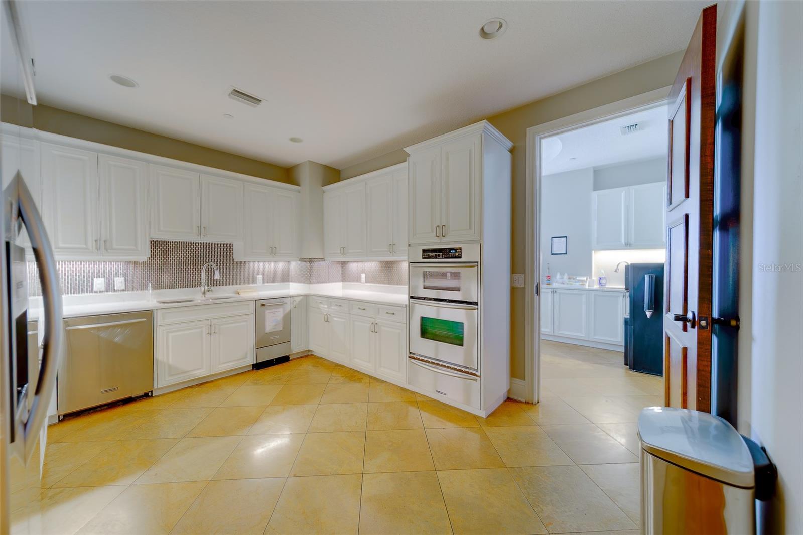 Image 31 of 47 For 11 Baymont Street 1109