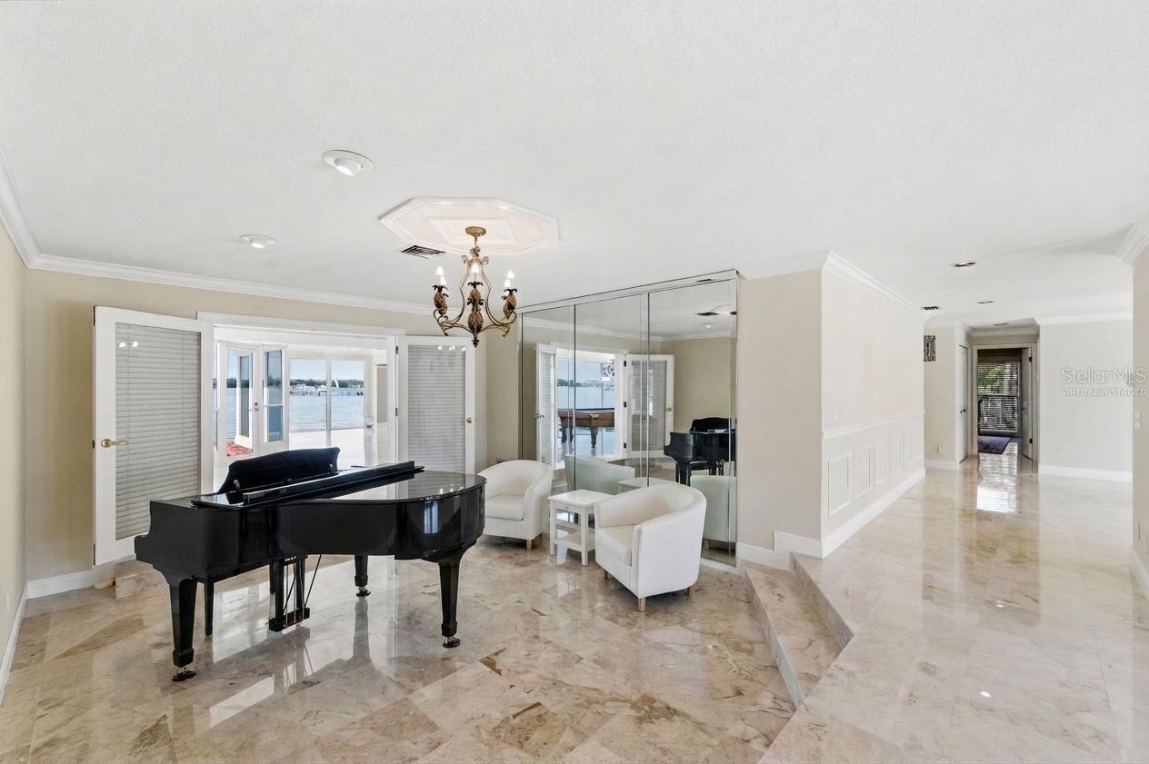 Image 4 of 70 For 4201 45th Street S