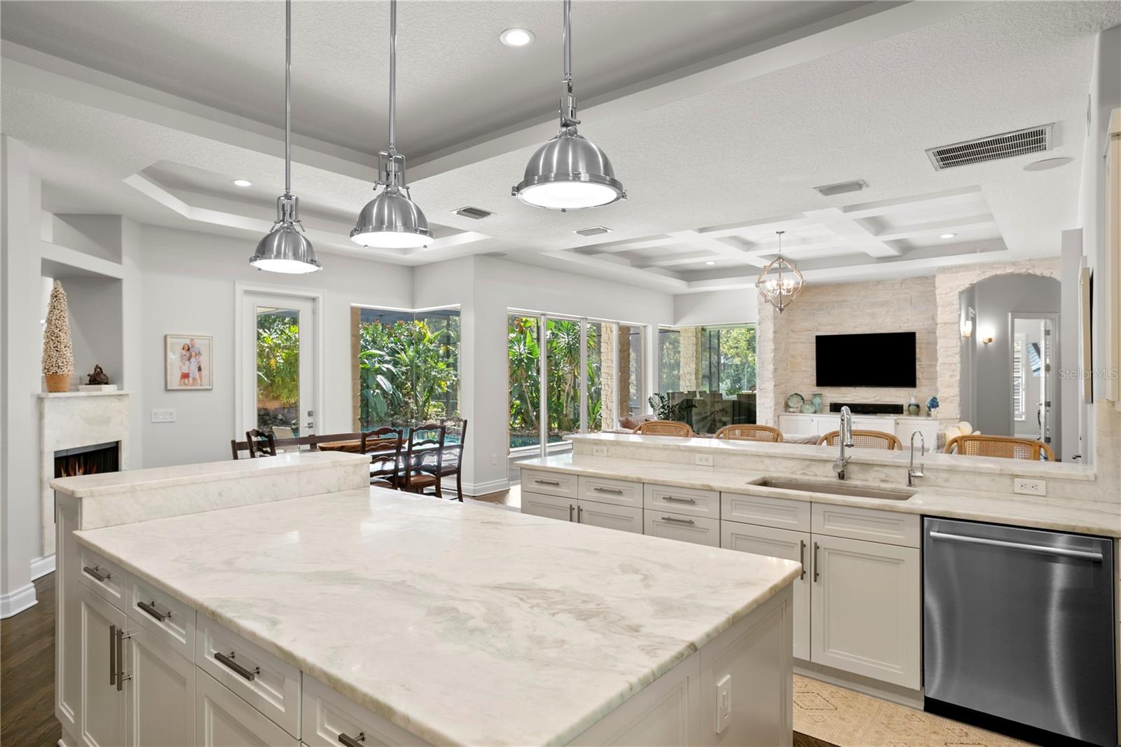 Listing photo id 13 for 16204 Sierra De Avila