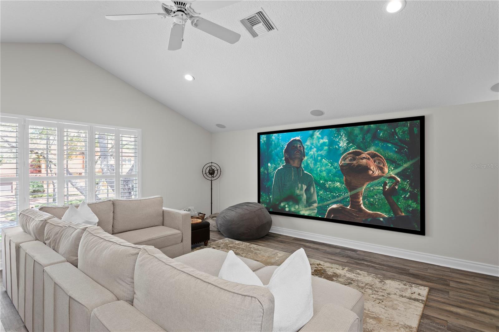 Listing photo id 48 for 16204 Sierra De Avila