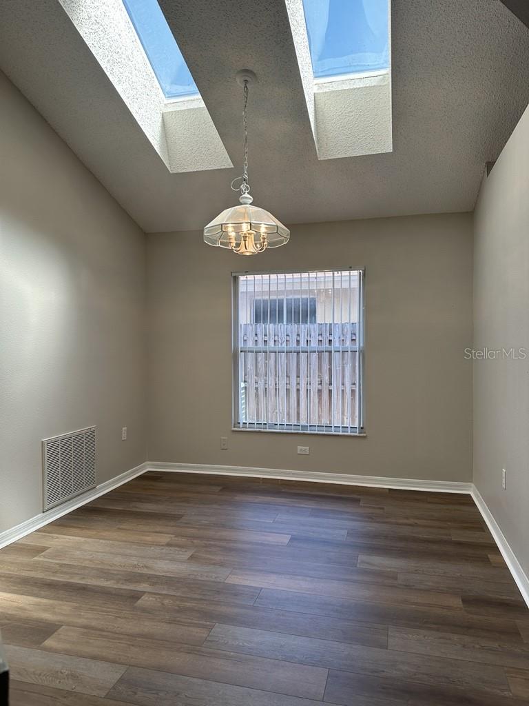 Image 5 of 26 For 8928 Southbay Drive