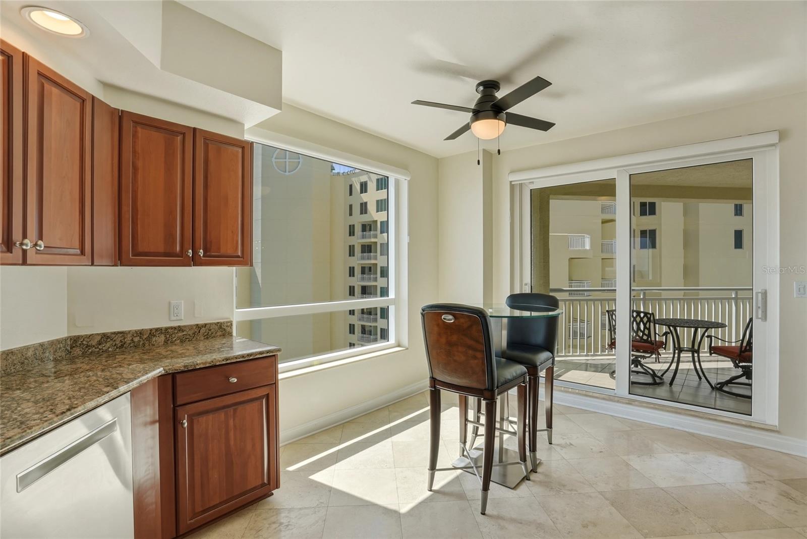 Listing photo id 11 for 1180 Gulf Boulevard 1805